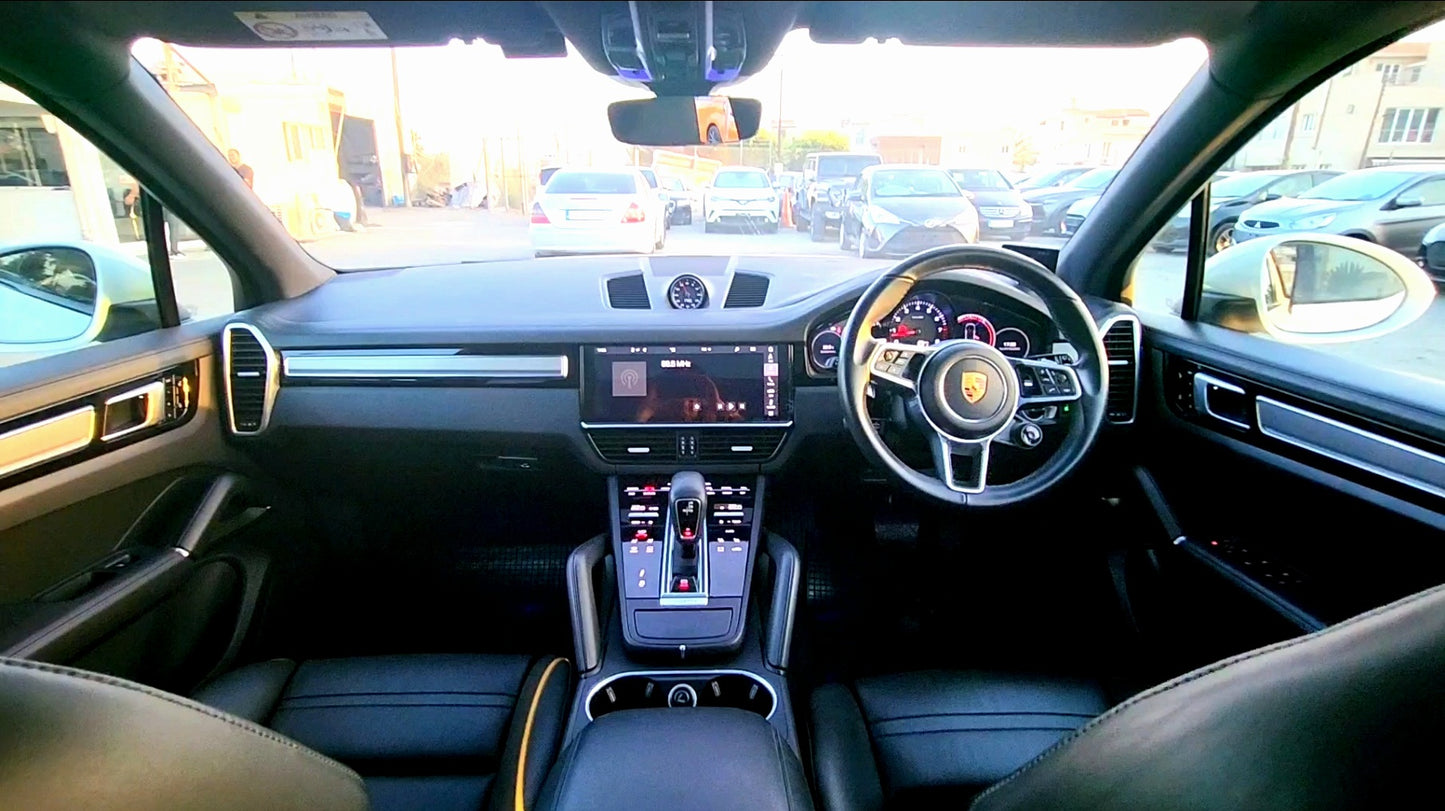 Cayenne (PANORAMIC ROOF) 3.0L